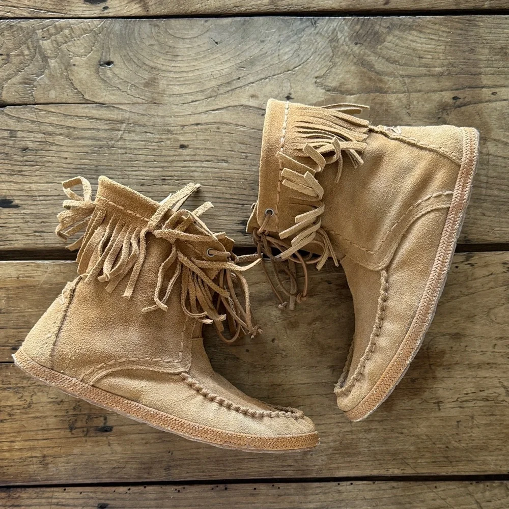 Ugg kids unisex size 3 Fringe Suede Ankle Moccasin Boots - Tan with zipper boho